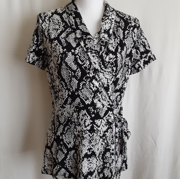 Calvin Klein Tops - Calvin klein blouse S/CH/P New $18